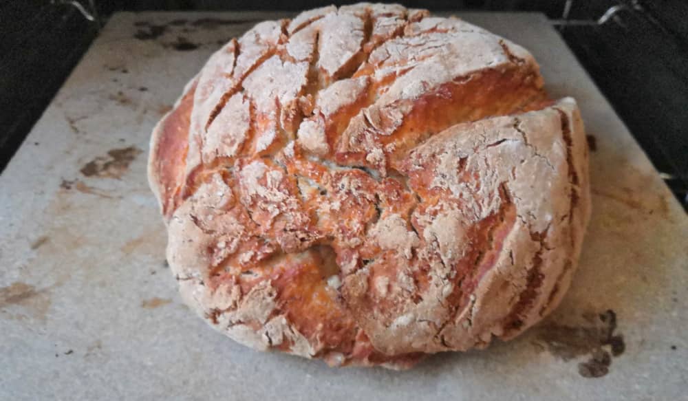 Brot auf dem Brotbackstein